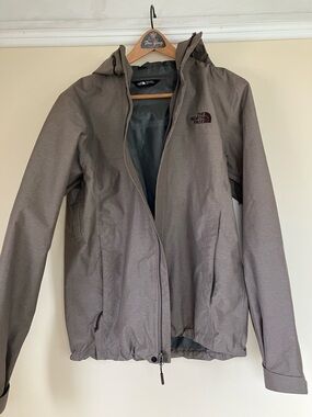 ( used ) North Face men’s Hooded Shell Jacket 100% waterproof - Taupe Gray